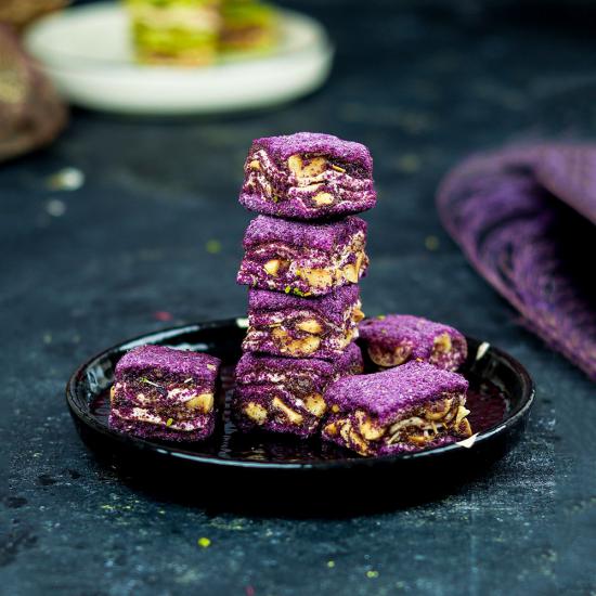 İçi Fındık ve Çikolatalı Mor Velvet Baklava Lokum